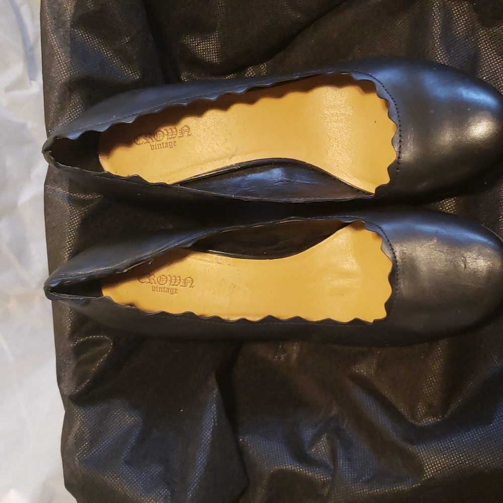 Adorable block heel with very feminine detail.